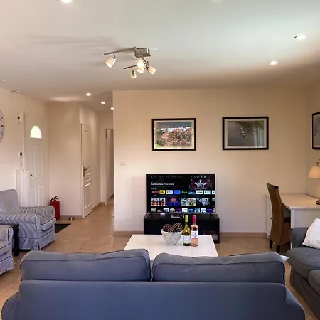 Willa Comfortable With Jacuzzi *