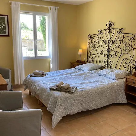 Willa Comfortable With Jacuzzi *