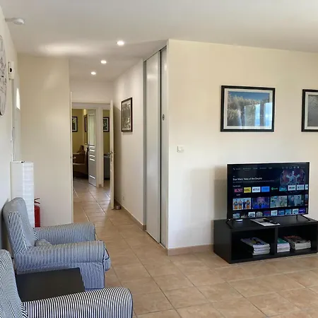 Willa Comfortable With Jacuzzi