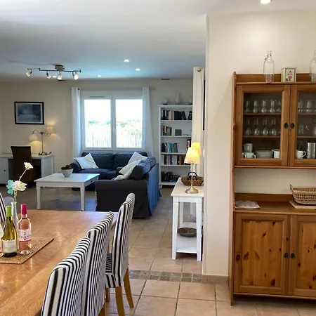 Willa Comfortable With Jacuzzi