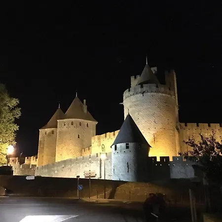 Willa Comfortable With Jacuzzi Montbrun-des-Corbières