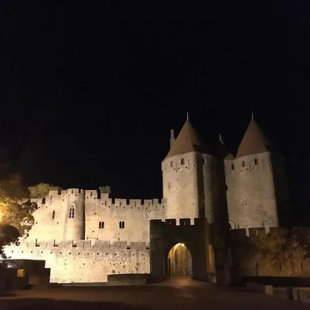Willa Comfortable With Jacuzzi Montbrun-des-Corbières