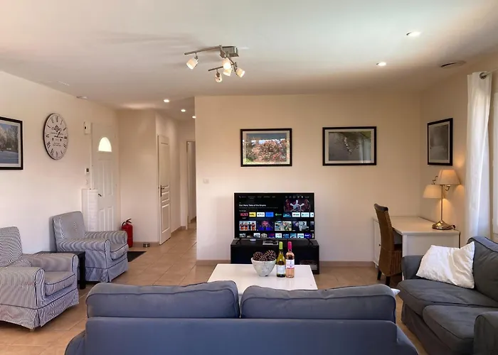 Villa Comfortable With Jacuzzi *