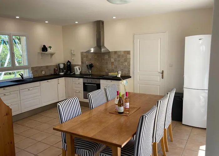 Villa Comfortable With Jacuzzi