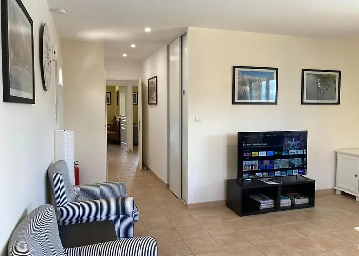 Villa Comfortable With Jacuzzi