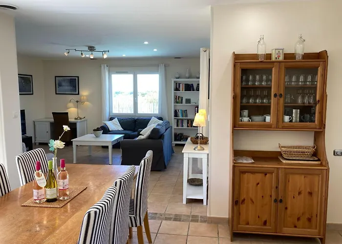 Villa Comfortable With Jacuzzi