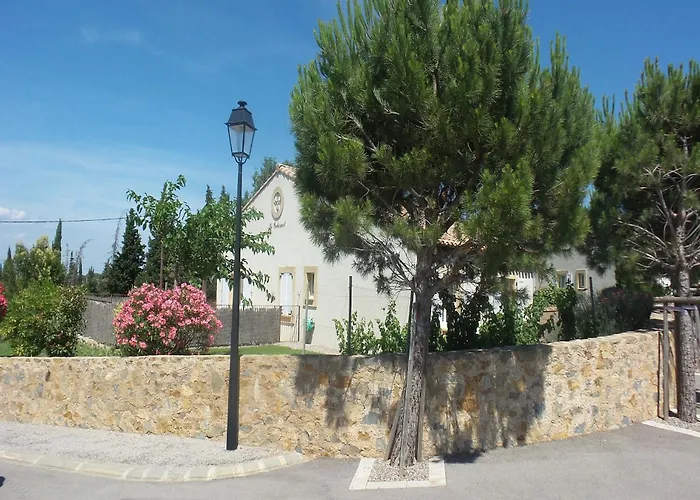 Villa Comfortable With Jacuzzi *